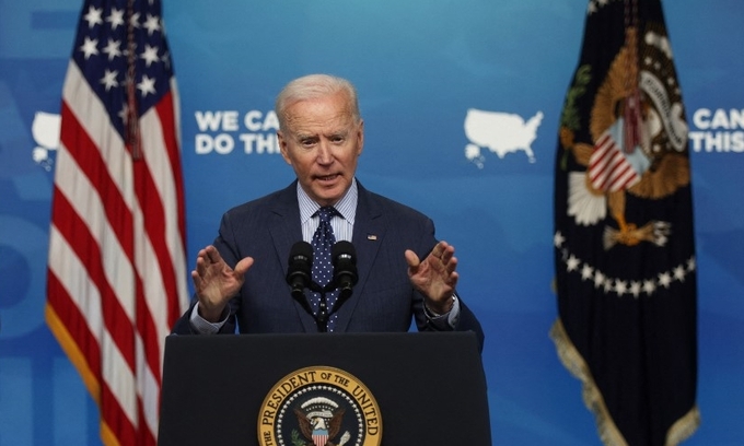 Biden kêu gọi người dân tiêm vaccine, uống bia