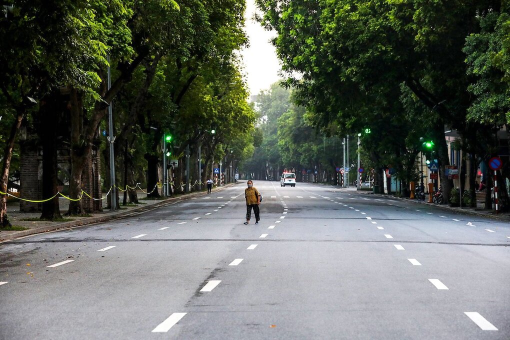 Hà Nội kéo dài giãn cách xã hội đến 6h ngày 23/8, yêu cầu "ai ở đâu thì ở đó"